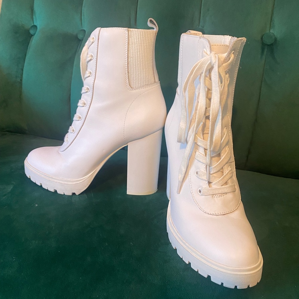 Steve Madden White Boots (Size 8)